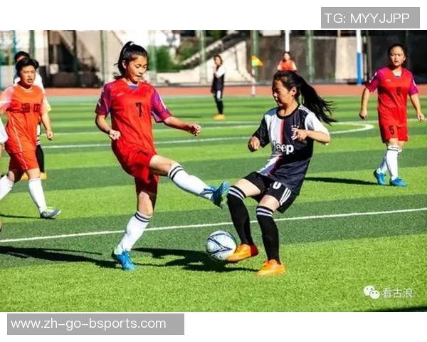 足球场上的拼抢艺术与团队协作的完美结合探讨